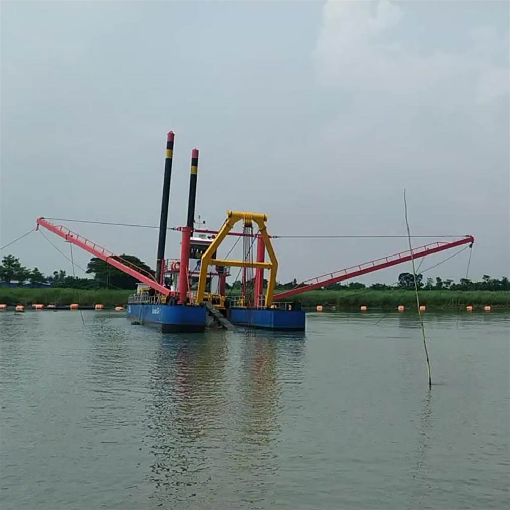 剛果金挖泥船施工現(xiàn)場